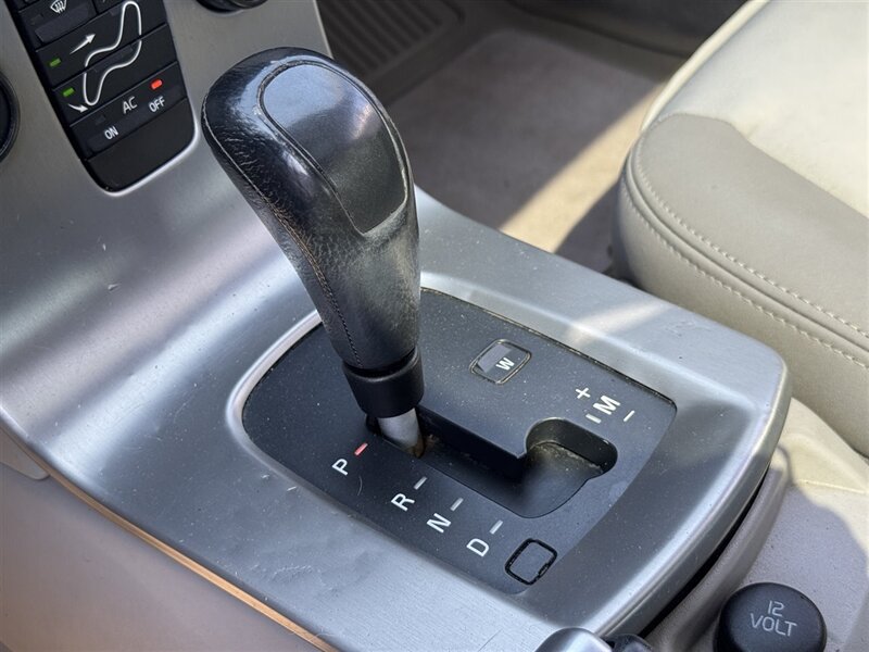 2007 Volvo S40 2.4i - Photo 17 - Grand Island, NE 68801