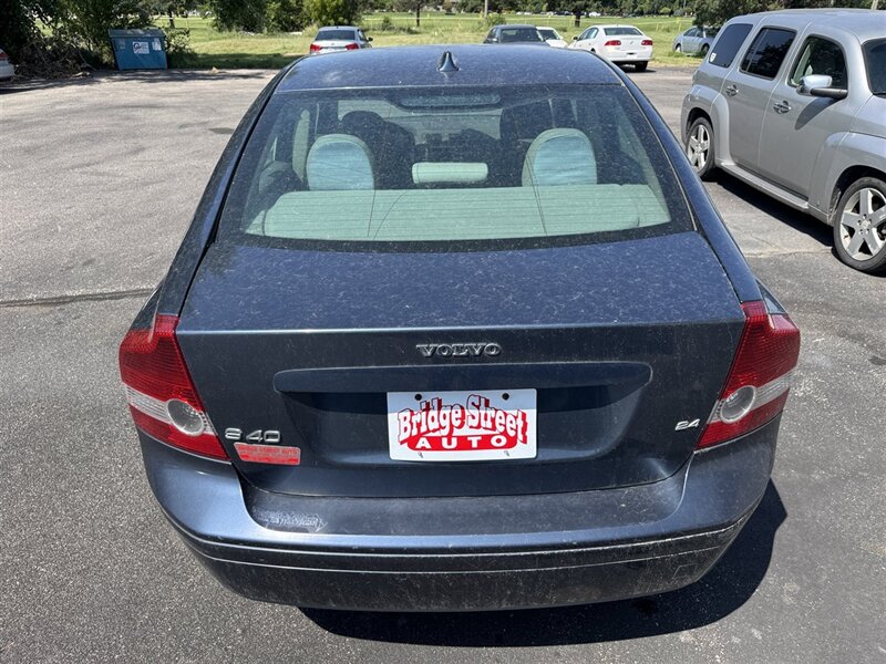 2007 Volvo S40 2.4i - Photo 7 - Grand Island, NE 68801