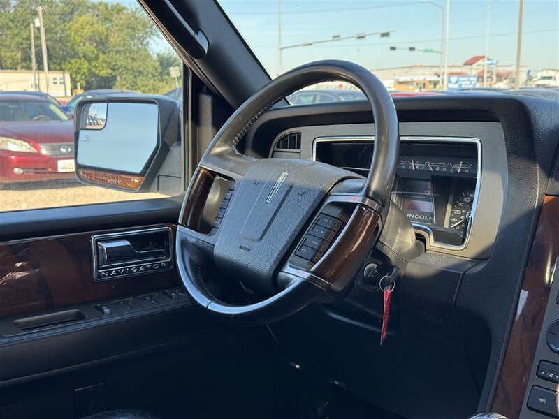 2012 Lincoln Navigator L - Photo 3 - Lexington, NE 68850