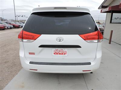 2011 Toyota Sienna Base 7-Passenger   - Photo 6 - Lexington, NE 68850