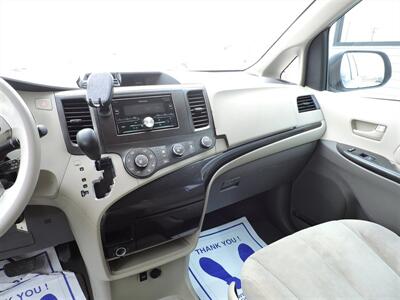 2011 Toyota Sienna Base 7-Passenger   - Photo 16 - Lexington, NE 68850
