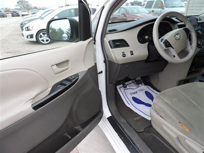 2011 Toyota Sienna Base 7-Passenger   - Photo 17 - Lexington, NE 68850