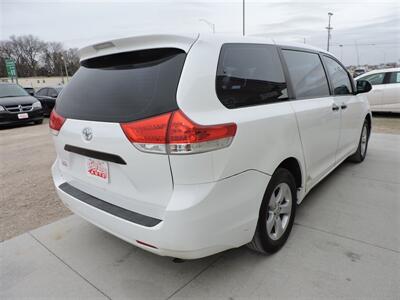 2011 Toyota Sienna Base 7-Passenger   - Photo 5 - Lexington, NE 68850