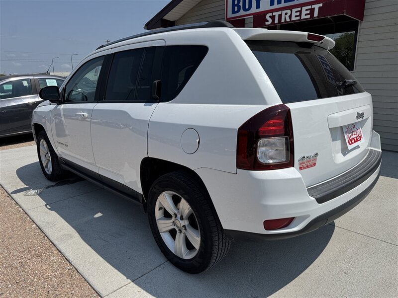 2012 Jeep Compass Latitude - Photo 8 - Lexington, NE 68850
