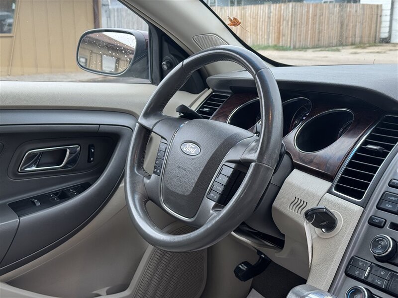 2011 Ford Taurus SEL - Photo 3 - Kearney, NE 68847