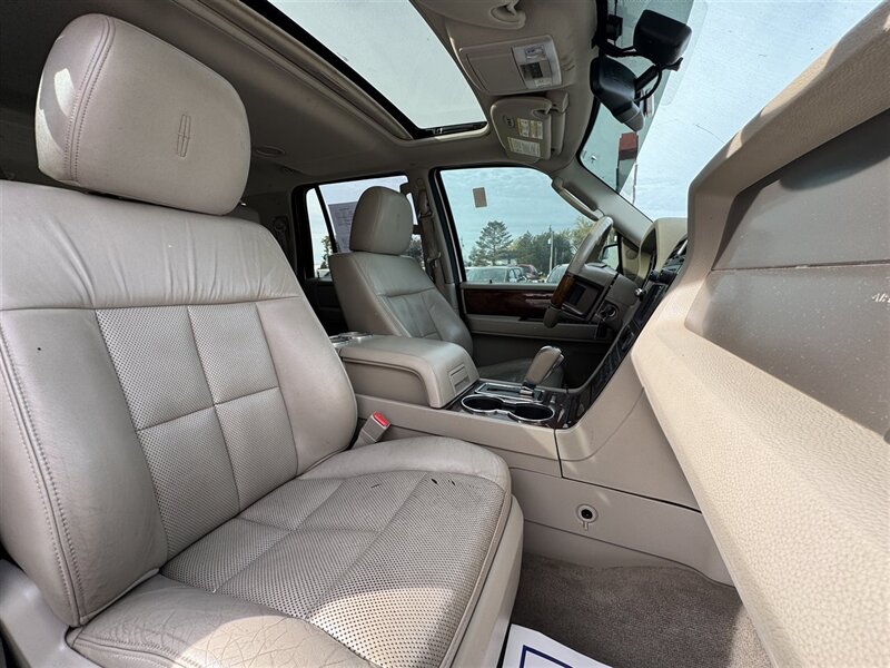 2013 Lincoln Navigator L - Photo 10 - Lexington, NE 68850