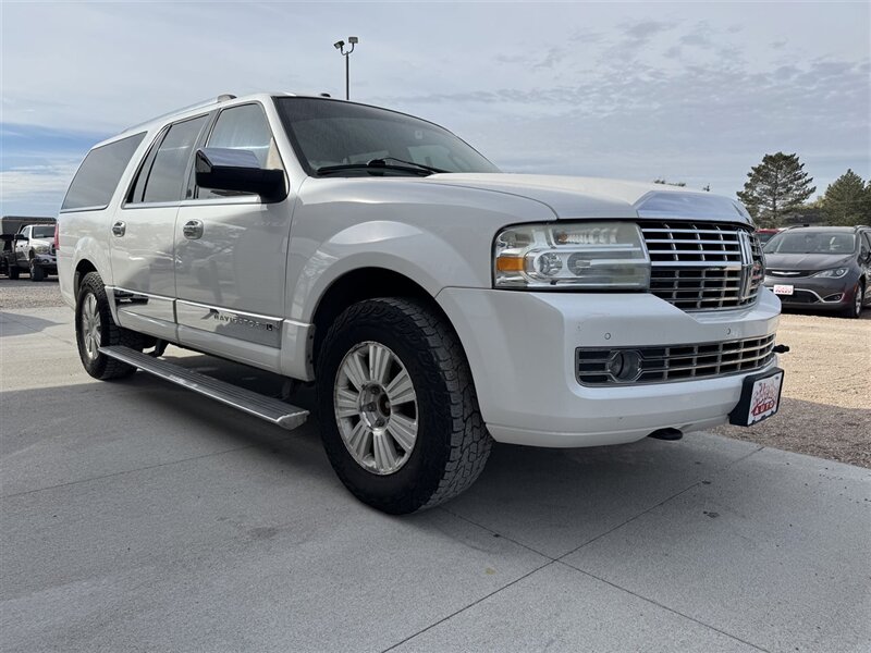 2013 Lincoln Navigator L - Photo 2 - Lexington, NE 68850