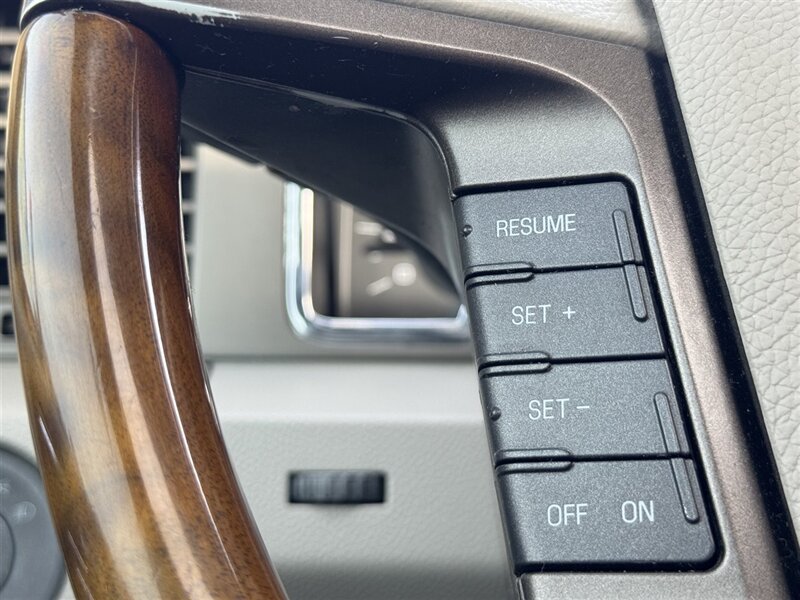 2013 Lincoln Navigator L - Photo 11 - Lexington, NE 68850