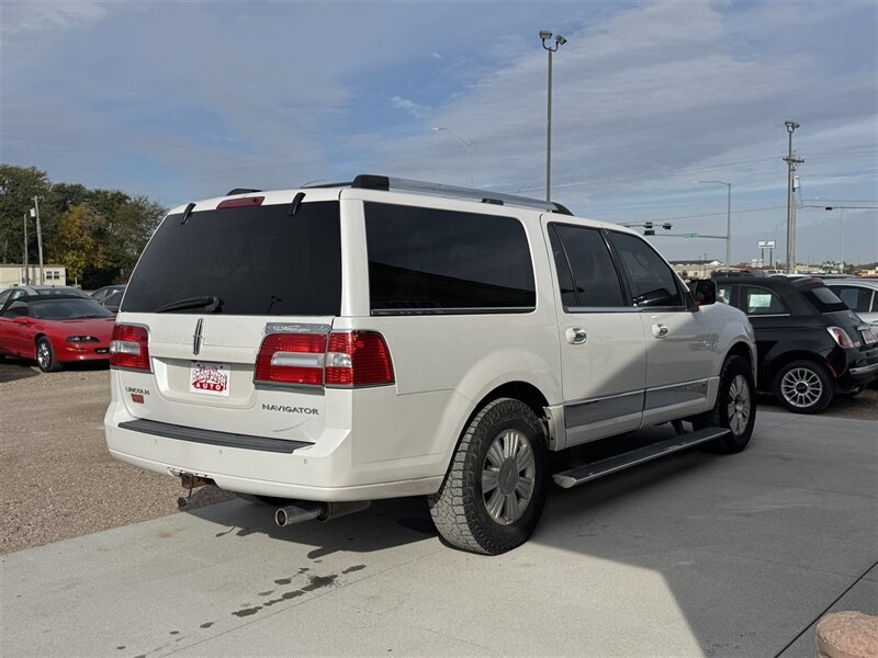2013 Lincoln Navigator L - Photo 8 - Lexington, NE 68850