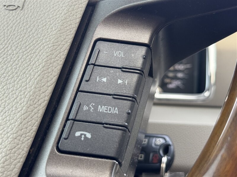 2013 Lincoln Navigator L - Photo 12 - Lexington, NE 68850