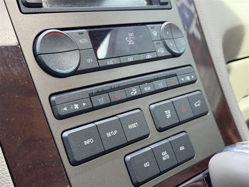 2013 Lincoln Navigator L - Photo 16 - Lexington, NE 68850
