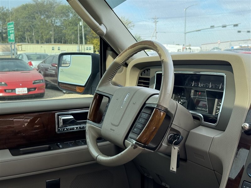 2013 Lincoln Navigator L - Photo 3 - Lexington, NE 68850