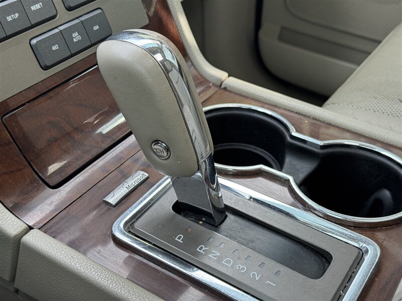 2013 Lincoln Navigator L - Photo 17 - Lexington, NE 68850