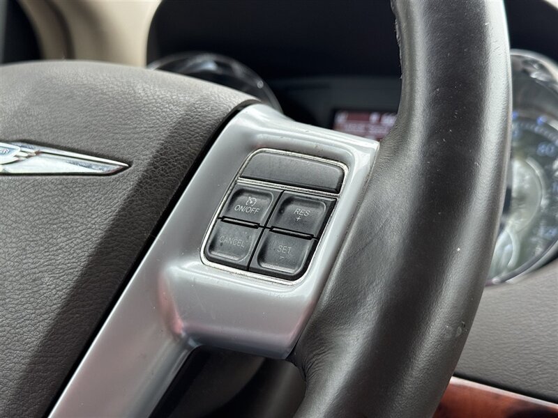 2014 Chrysler Town & Country Touring - Photo 13 - Grand Island, NE 68801