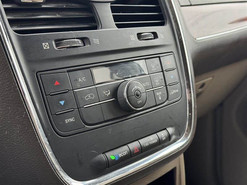 2014 Chrysler Town & Country Touring - Photo 16 - Grand Island, NE 68801
