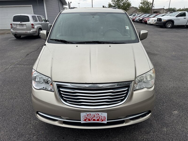 2014 Chrysler Town & Country Touring - Photo 4 - Grand Island, NE 68801