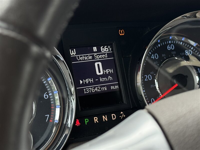 2014 Chrysler Town & Country Touring - Photo 14 - Grand Island, NE 68801