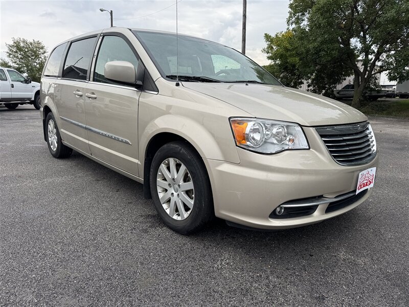 2014 Chrysler Town & Country Touring - Photo 2 - Grand Island, NE 68801