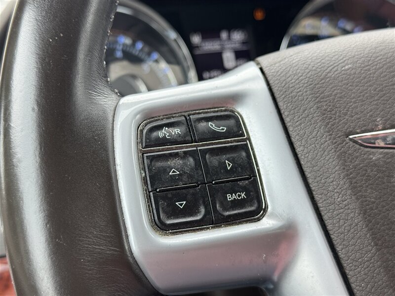 2014 Chrysler Town & Country Touring - Photo 12 - Grand Island, NE 68801