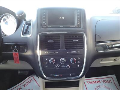 2017 Dodge Grand Caravan SXT   - Photo 17 - Lexington, NE 68850
