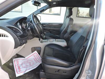 2017 Dodge Grand Caravan SXT   - Photo 9 - Lexington, NE 68850