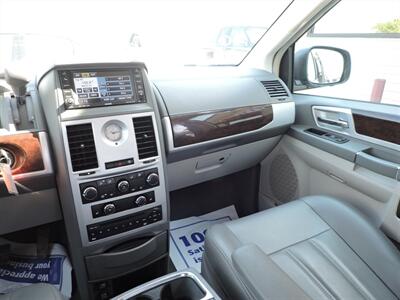 2010 Chrysler Town & Country Touring   - Photo 11 - Lexington, NE 68850