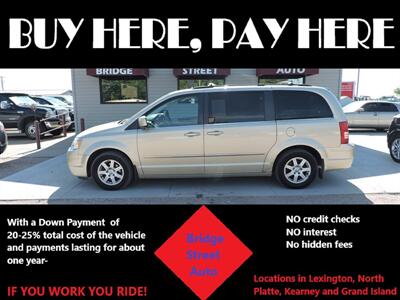 2010 Chrysler Town & Country Touring   - Photo 1 - Lexington, NE 68850