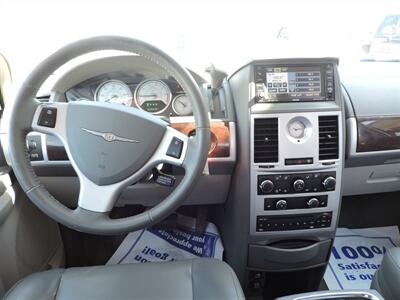 2010 Chrysler Town & Country Touring   - Photo 10 - Lexington, NE 68850