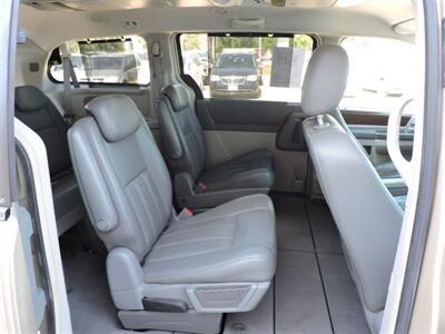 2010 Chrysler Town & Country Touring   - Photo 15 - Lexington, NE 68850