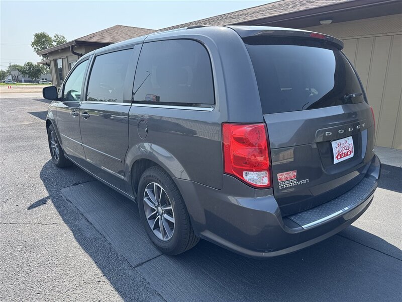 2017 Dodge Grand Caravan SXT - Photo 8 - Kearney, NE 68847