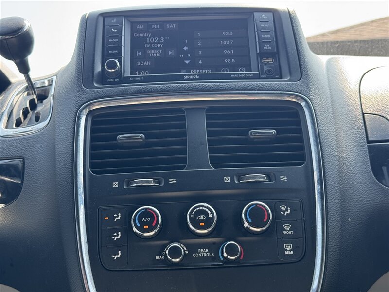 2017 Dodge Grand Caravan SXT - Photo 15 - Kearney, NE 68847