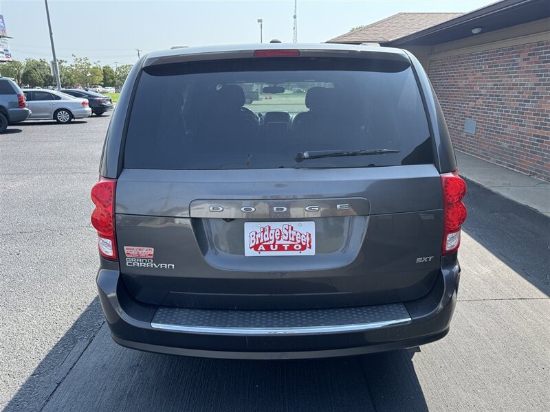 2017 Dodge Grand Caravan SXT - Photo 7 - Kearney, NE 68847