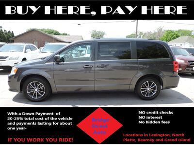 2017 Dodge Grand Caravan SXT   - Photo 1 - Kearney, NE 68847