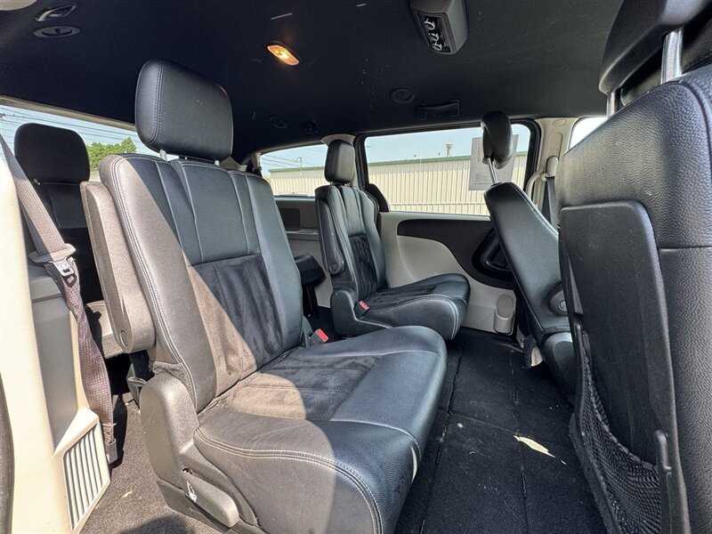 2017 Dodge Grand Caravan SXT - Photo 10 - Kearney, NE 68847