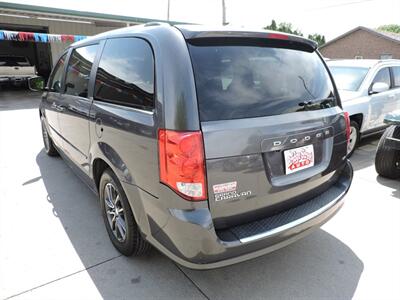 2017 Dodge Grand Caravan SXT   - Photo 7 - Kearney, NE 68847