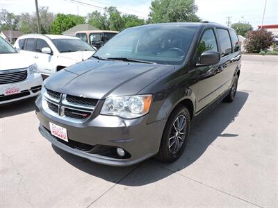 2017 Dodge Grand Caravan SXT   - Photo 2 - Kearney, NE 68847