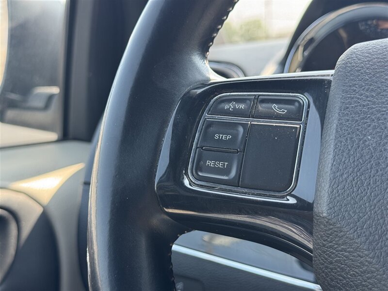 2017 Dodge Grand Caravan SXT - Photo 11 - Kearney, NE 68847