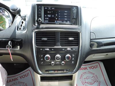 2017 Dodge Grand Caravan SXT   - Photo 23 - Kearney, NE 68847