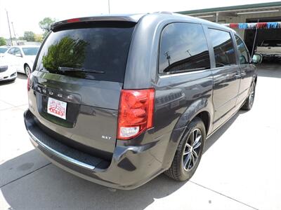 2017 Dodge Grand Caravan SXT   - Photo 5 - Kearney, NE 68847