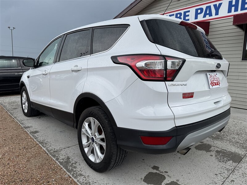 2017 Ford Escape SE - Photo 8 - Lexington, NE 68850