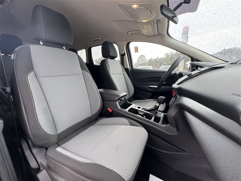 2017 Ford Escape SE - Photo 9 - Lexington, NE 68850