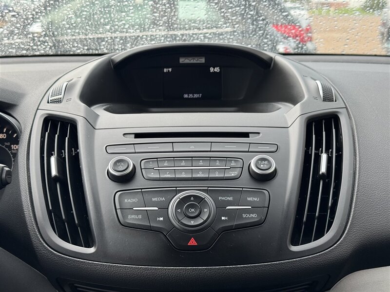 2017 Ford Escape SE - Photo 14 - Lexington, NE 68850