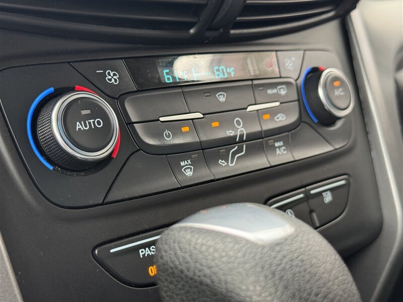 2017 Ford Escape SE - Photo 15 - Lexington, NE 68850