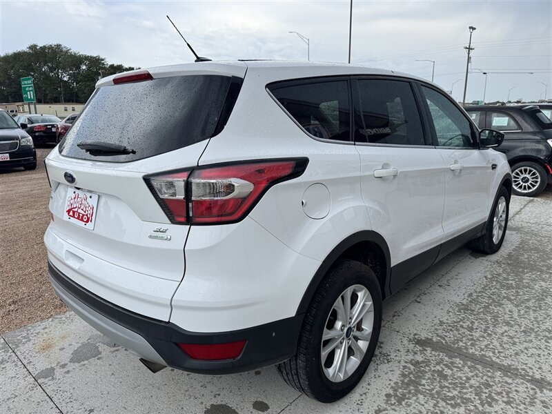2017 Ford Escape SE - Photo 6 - Lexington, NE 68850