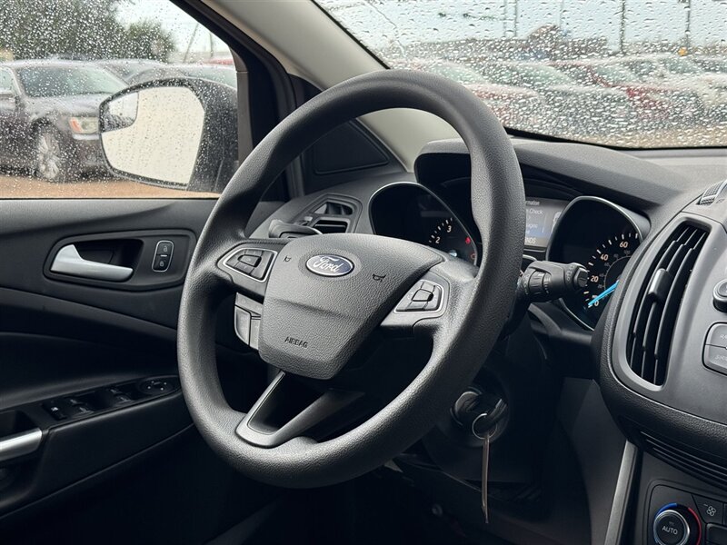 2017 Ford Escape SE - Photo 3 - Lexington, NE 68850