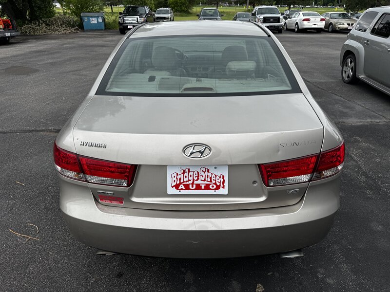2007 Hyundai SONATA SE - Photo 7 - Grand Island, NE 68801