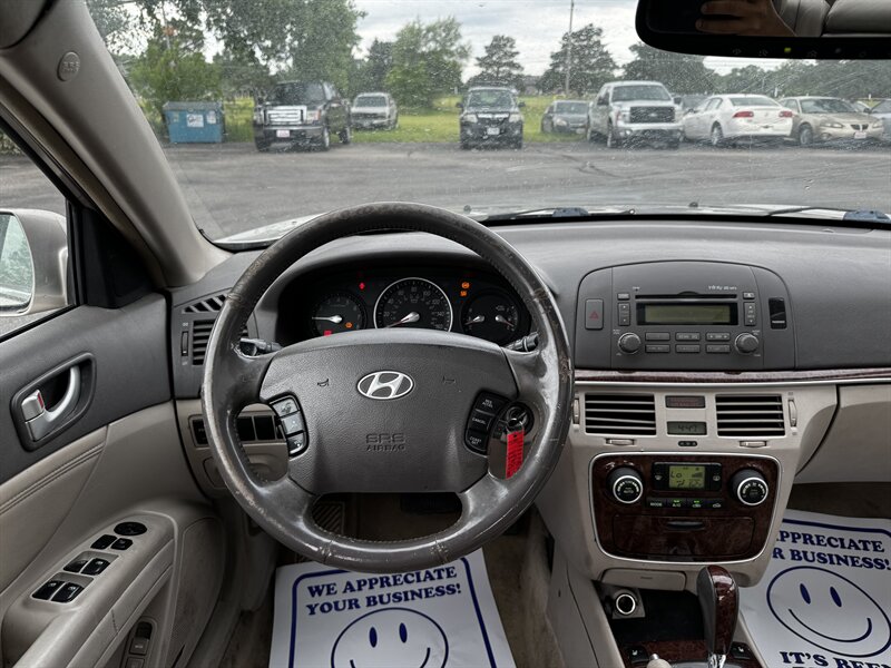 2007 Hyundai SONATA SE - Photo 11 - Grand Island, NE 68801