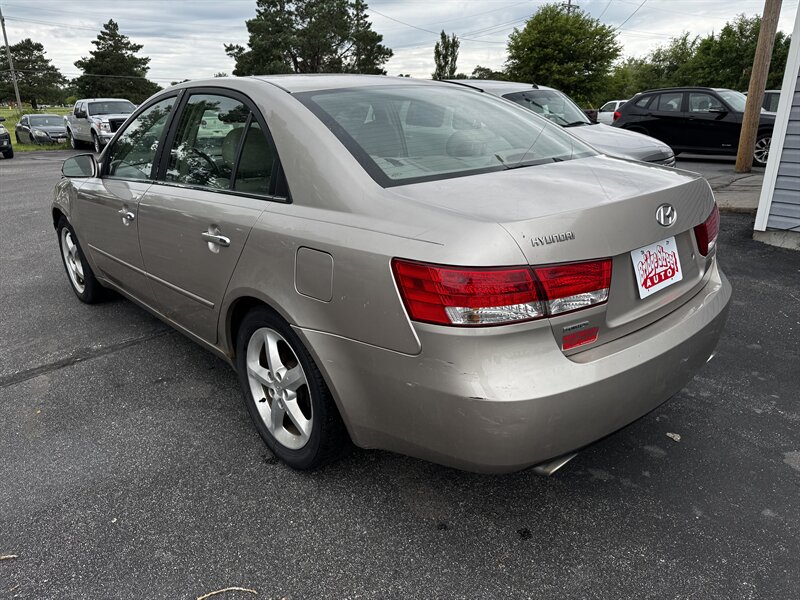 2007 Hyundai SONATA SE - Photo 8 - Grand Island, NE 68801