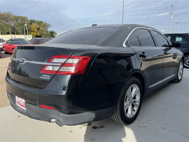 2014 Ford Taurus SEL - Photo 8 - Lexington, NE 68850
