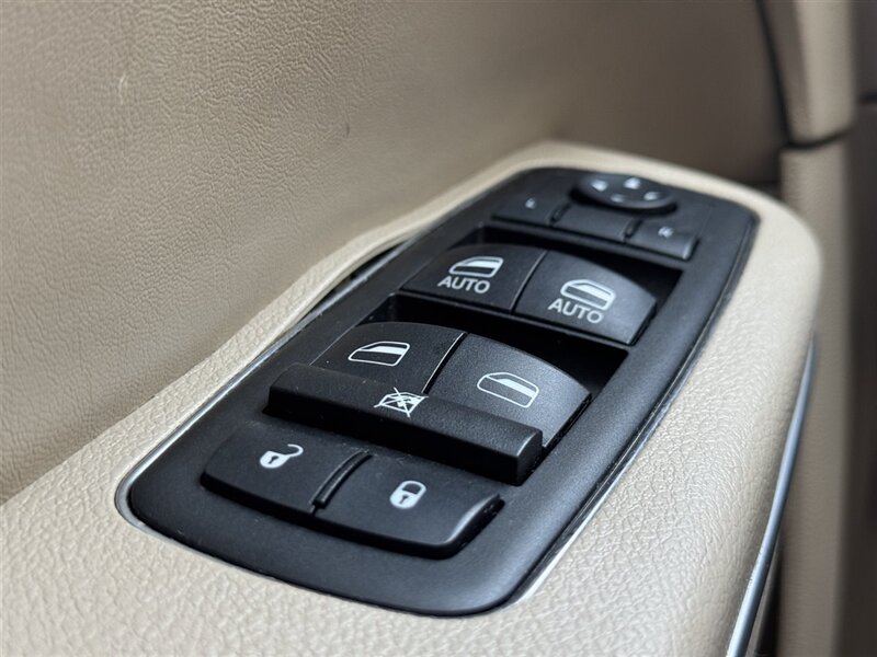 2014 Chrysler 300C - Photo 15 - Lexington, NE 68850